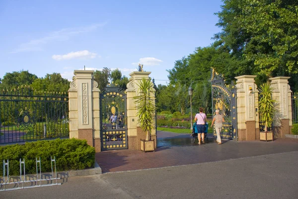 Puerta Entrada Mezhyhirya Antigua Residencia Del Presidente Yanukovich Región Kiev — Foto de Stock
