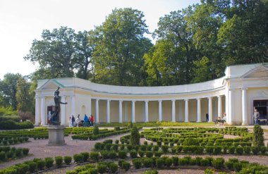 Belaya Çerkov, Ukrayna 'daki Alexandria Parkı' nda Echo Colonnade