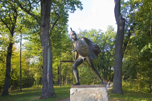 Skulptur Eines Kriegers Mit Schwert Alexandria Park Belaya Tserkov Ukraine — Stockfoto