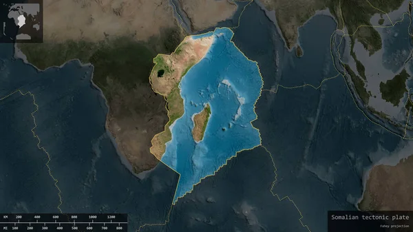 Forma Placa Somalí Delineada Sobre Fondo Oscuro Desaturado Del Mapa — Foto de Stock