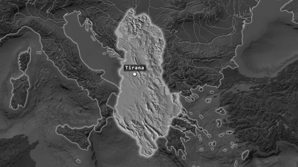 首都とその周辺の運命地図上のラベルとアルバニアのハイライトエリア 標高マップ — ストック写真