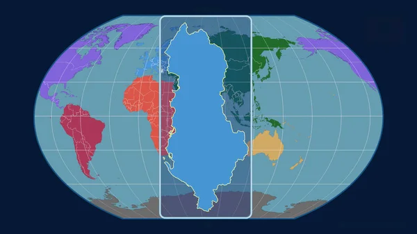 カヴァライスキー プロジェクションの世界地図に対する遠近法線でアルバニアのアウトラインを拡大表示 形を中心に 大陸のカラーマップ — ストック写真