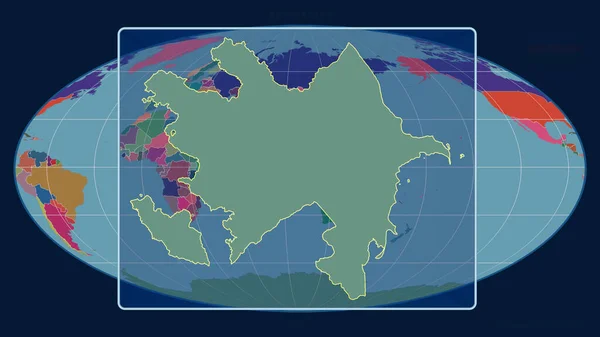 在Mollweide投影中 用透视线将阿塞拜疆的轮廓与全球地图对齐 形体中心 行政区划的彩色地图 — 图库照片