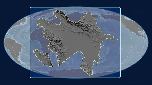 アゼルバイジャンのアウトラインを視野線で拡大し モルデ予測の世界地図に対して 形を中心に グレースケール標高図 — ストック写真