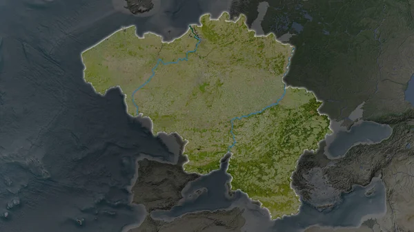 ベルギー地域はその周囲の暗い背景で拡大し 成長しました 衛星画像 — ストック写真