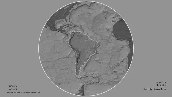 ブラジルの地域は その大陸を取り巻くサークルを中心に 荒廃した背景にあります 与えられた資本金の地理的条件と名前 標高マップ — ストック写真