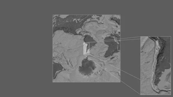 世界の大規模な地図から抽出されたチリの拡大拡大領域は フレームの隅を結ぶ主要な線で構成されています 標高マップ — ストック写真