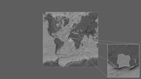 从世界大比例尺地图中提取出的象牙海岸扩大和扩大的区域 其主要线条连接了框架的各个角落 Bilevel高地图 — 图库照片