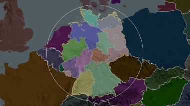 Almanya yakınlaştı ve daireler çizdi. İdari bölümün renkli ve çarpık haritası. 3B görüntüleme