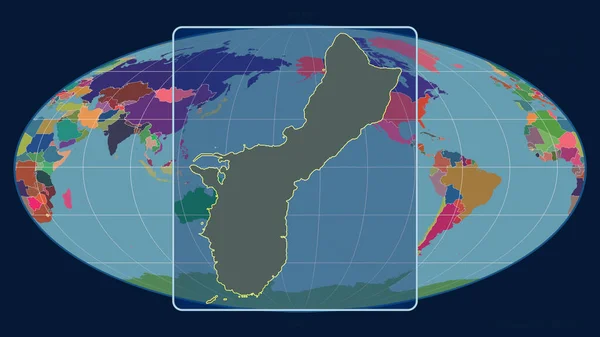 在Mollweide投影中 用透视线与全球地图对齐 放大了关岛的轮廓 形体中心 行政区划的彩色地图 — 图库照片