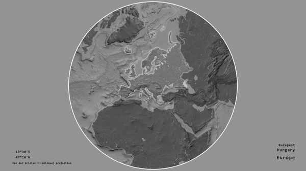 ハンガリーの地域は その大陸を取り巻くサークルを中心に 荒廃した背景にあります 与えられた資本金の地理的条件と名前 標高マップ — ストック写真