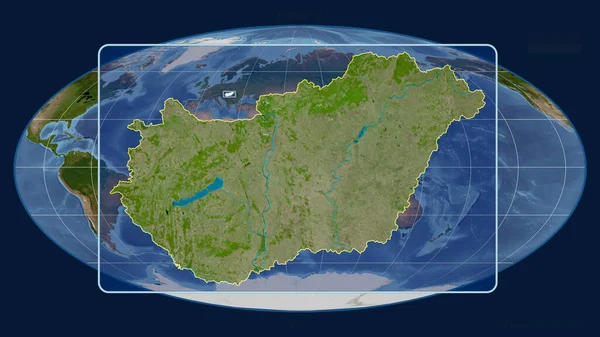 ハンガリーのアウトラインを視野線で拡大し スウェーデンの予測では世界地図に対して反対している 形を中心に 衛星画像 — ストック写真