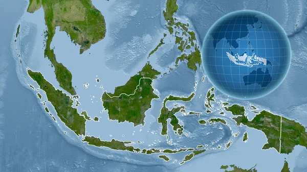 印度尼西亚 与缩放地图及其轮廓相对照的国家形状的球体 卫星图像 — 图库照片