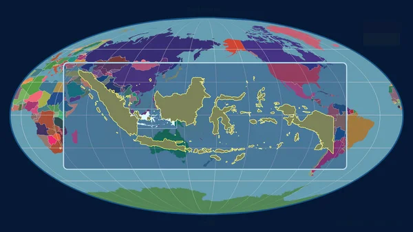 将印度尼西亚的轮廓放大 用透视线与莫尔维德投影中的全球地图相对照 形体中心 行政区划的彩色地图 — 图库照片