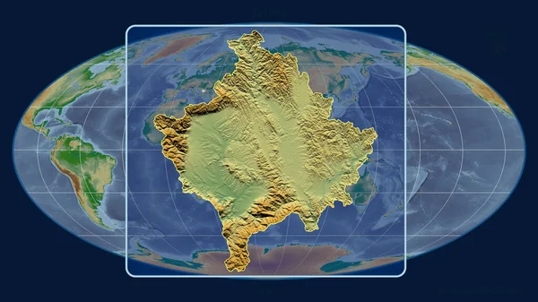 モルジブ プロジェクションの世界地図に対する遠近法線を持つコソボのアウトラインの拡大表示 形を中心に 色物理図 — ストック写真