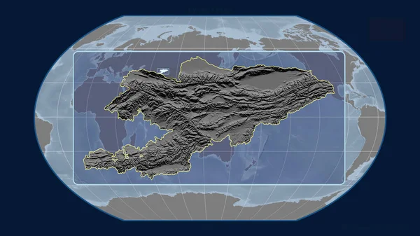 世界地図上の世界地図に対する視点線でキルギスタンのアウトラインを拡大表示 形を中心に グレースケール標高図 — ストック写真