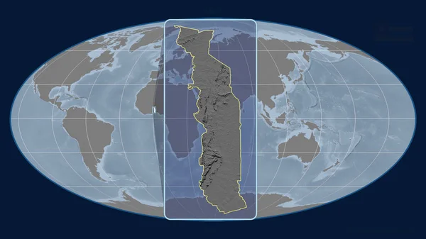 토고가 Mollweide Projection 지도에 선으로 윤곽을 중심이다 Grayscale Elevation Map — 스톡 사진