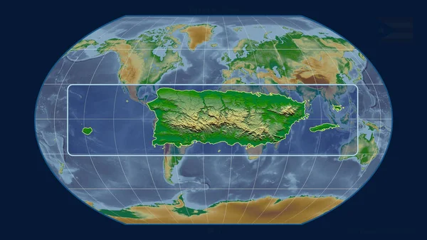 グローバルマップに対するパースペクティブラインを持つプエルトリコのアウトラインの拡大表示 形を中心に 色物理図 — ストック写真
