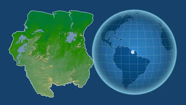苏里南 与缩放地图相对照的国家形状的球体 其轮廓在蓝色背景上孤立 彩色物理图 — 图库照片