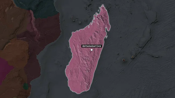 马达加斯加的重点地区 在其居民区的荒凉地图上有大写字母和标记 行政区划的彩色地图 — 图库照片