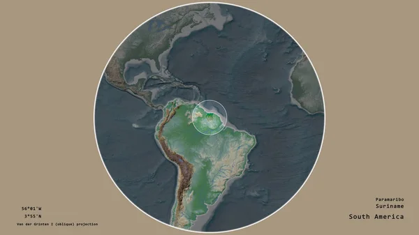 苏里南的区域 在该大陆的大比例尺地图上划上了一个圆圈 在绝望的背景下孤立起来 大写的地理推论和名称 彩色物理图 — 图库照片