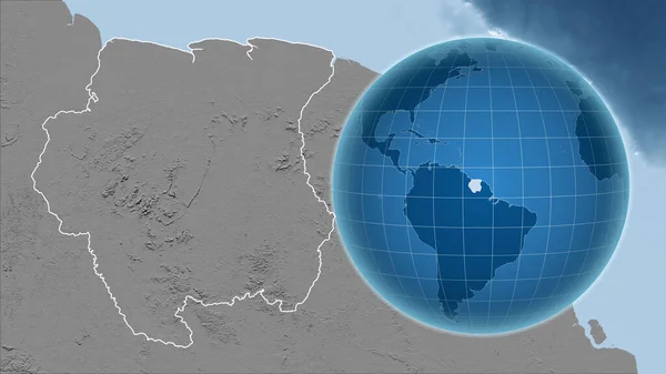 スリナムだ アウトラインを持つ拡大地図に対して国の形を持つグローブ グレースケール標高図 — ストック写真