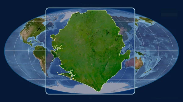 モルワイド プロジェクションの世界地図に対する遠近法線を持つシエラレオネのアウトラインの拡大表示 形を中心に 衛星画像 — ストック写真