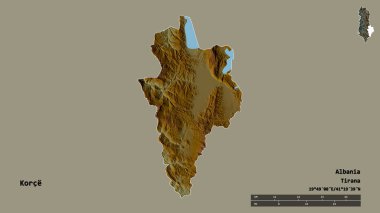 Arnavutluk 'un Korce ilçesinin başkenti sağlam bir zemin üzerinde izole edilmiş durumda. Uzaklık ölçeği, bölge önizlemesi ve etiketleri. Topografik yardım haritası. 3B görüntüleme
