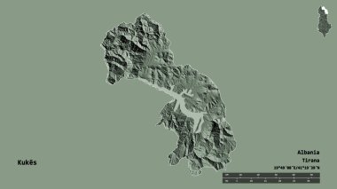 Arnavutluk 'un Kukes ilçesinin başkenti sağlam bir zemin üzerinde izole edilmiş durumda. Uzaklık ölçeği, bölge önizlemesi ve etiketleri. Renkli yükseklik haritası. 3B görüntüleme