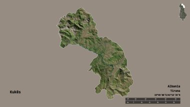 Arnavutluk 'un Kukes ilçesinin başkenti sağlam bir zemin üzerinde izole edilmiş durumda. Uzaklık ölçeği, bölge önizlemesi ve etiketleri. Uydu görüntüleri. 3B görüntüleme