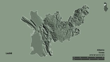Arnavutluk 'un Lezhe ilçesinin başkenti sağlam bir zemin üzerinde izole edilmiş durumda. Uzaklık ölçeği, bölge önizlemesi ve etiketleri. Renkli yükseklik haritası. 3B görüntüleme