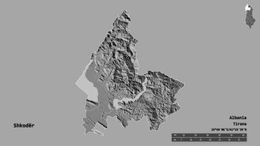 Arnavutluk 'un Şkoder ilçesinin başkenti sağlam bir zemin üzerinde izole edilmiş durumda. Uzaklık ölçeği, bölge önizlemesi ve etiketleri. Çift seviyeli yükseklik haritası. 3B görüntüleme