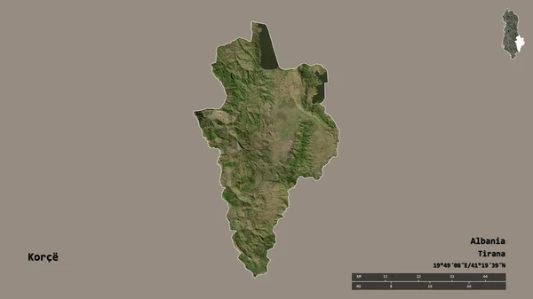 アルバニアの郡であるコルセの形は その首都をしっかりとした背景に孤立させている 距離スケール リージョンプレビュー およびラベル 衛星画像 3Dレンダリング — ストック写真