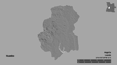 Angola 'nın Huambo bölgesinin başkenti sağlam bir zemin üzerinde izole edilmiştir. Uzaklık ölçeği, bölge önizlemesi ve etiketleri. Çift seviyeli yükseklik haritası. 3B görüntüleme