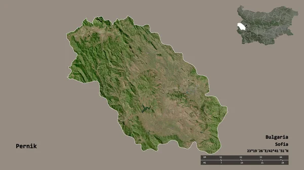 ブルガリア共和国のペルニク州の形で その首都はしっかりとした背景に隔離されています 距離スケール リージョンプレビュー およびラベル 衛星画像 3Dレンダリング — ストック写真