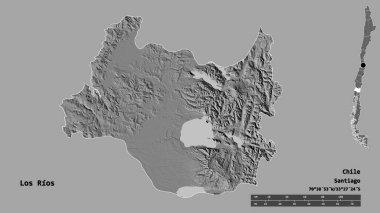 Şili 'nin Los Rios bölgesinde başkenti sağlam bir zemin üzerinde izole edilmiştir. Uzaklık ölçeği, bölge önizlemesi ve etiketleri. Çift seviyeli yükseklik haritası. 3B görüntüleme