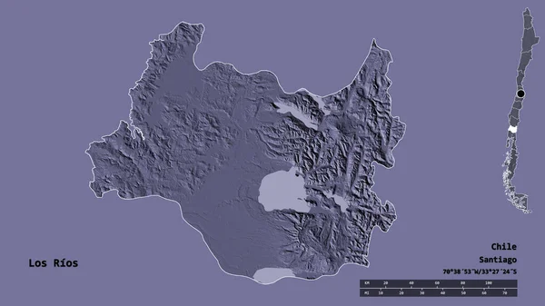 チリの地域であるロス リオスの形で その首都はしっかりとした背景に隔離されています 距離スケール リージョンプレビュー およびラベル 色の標高マップ 3Dレンダリング — ストック写真