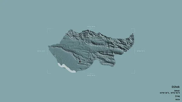 イラクの州ディホクの地域は 洗練された境界ボックス内の強固な背景に隔離されています ラベル 色の標高マップ 3Dレンダリング — ストック写真