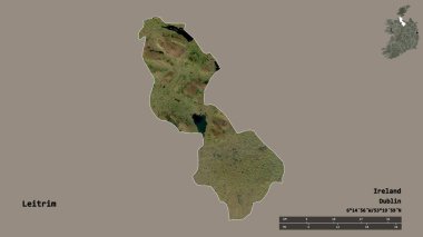 İrlanda 'nın Leitrim ilçesi, başkenti sağlam arka planda izole edilmiş. Uzaklık ölçeği, bölge önizlemesi ve etiketleri. Uydu görüntüleri. 3B görüntüleme