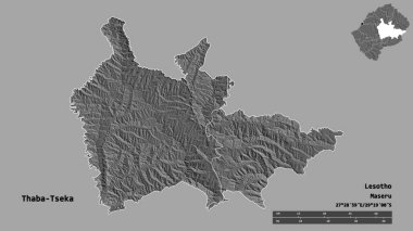 Lesotho ilçesi Thaba-Tseka 'nın şekli, başkenti sağlam bir zemin üzerinde izole edilmiş. Uzaklık ölçeği, bölge önizlemesi ve etiketleri. Çift seviyeli yükseklik haritası. 3B görüntüleme