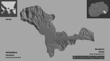 Makedonya Belediyesi ve başkenti Valandovo 'nun şekli. Uzaklık ölçeği, ön gösterimler ve etiketler. Çift seviyeli yükseklik haritası. 3B görüntüleme