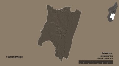 Madagaskar 'ın özerk eyaleti Fianarantsoa' nın şekli, başkenti sağlam bir zemin üzerinde izole edilmiştir. Uzaklık ölçeği, bölge önizlemesi ve etiketleri. Renkli yükseklik haritası. 3B görüntüleme