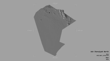 Ash Sharqiyah North bölgesi, Umman bölgesi, katı bir arka planda izole edilmiş bir sınır kutusunda. Etiketler. Çift seviyeli yükseklik haritası. 3B görüntüleme