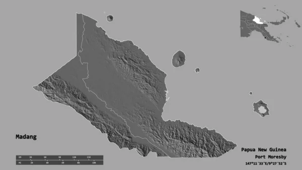 パプアニューギニア州のマダン州の形は その資本がしっかりとした背景に隔離されています 距離スケール リージョンプレビュー およびラベル 標高マップ 3Dレンダリング — ストック写真