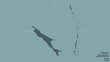 Rusya 'nın Sakhalin bölgesi, jeoreferatlı bir sınır kutusunda sağlam bir arka planda izole edilmiş. Etiketler. Renkli yükseklik haritası. 3B görüntüleme