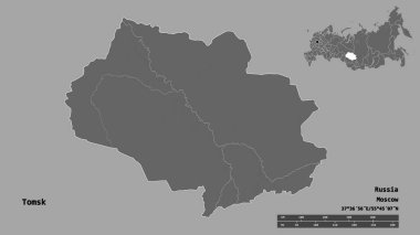 Rusya 'nın Tomsk bölgesi, başkenti sağlam bir zemin üzerinde izole edilmiş. Uzaklık ölçeği, bölge önizlemesi ve etiketleri. Çift seviyeli yükseklik haritası. 3B görüntüleme