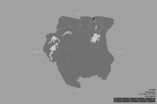 洗練された境界ボックス内のしっかりとした背景に隔離されたスリナムの領域 主な地域部門 距離スケール ラベル 標高マップ 3Dレンダリング — ストック写真