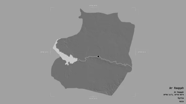 シリアの州であるAr Raqqahの地域は 洗練された境界ボックス内の強固な背景に隔離されています ラベル 標高マップ 3Dレンダリング — ストック写真