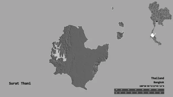 タイ王国の首都スラッタニーの形は しっかりとした背景に隔離されています 距離スケール リージョンプレビュー およびラベル 標高マップ 3Dレンダリング — ストック写真