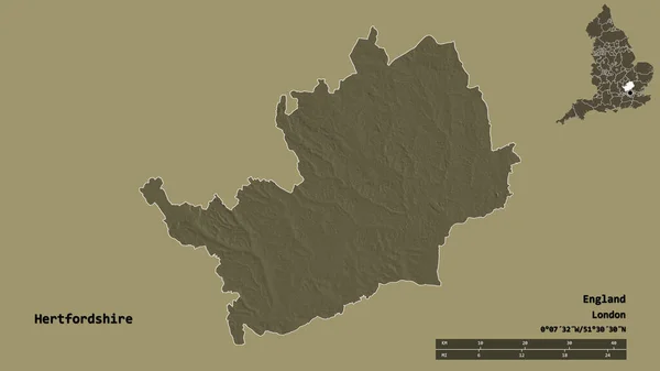 イギリスの行政郡ハートフォードシャーの形であり その首都はしっかりとした背景に孤立している 距離スケール リージョンプレビュー およびラベル 色の標高マップ 3Dレンダリング — ストック写真